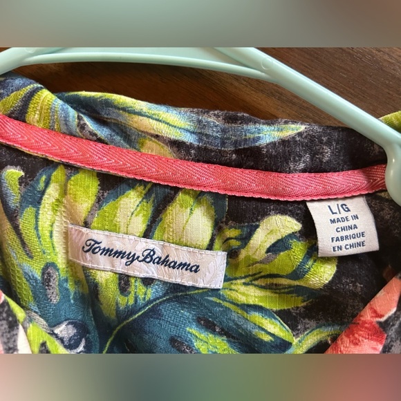 Tommy Bahama Mens 100% Silk Button Up Shirt. Size Large - Picture 3 of 4